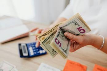 La brecha salarial entre hombres y mujeres en Panamá se distancia más en lugar de cerrarse.