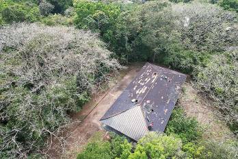 Imágenes del edificio vandalizado.