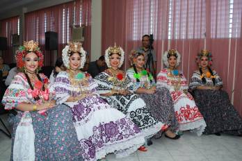 La pollera es el traje típico por excelencia del país.