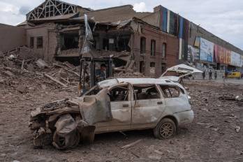 Imagen distribuida por el servicio de prensa de la 93.ª Brigada Mecanizada Separada Kholodnyi Yar de las Fuerzas Terrestres Ucranianas tras un ataque aéreo en Sloviansk, región de Donetsk, en medio de la invasión rusa de Ucrania.