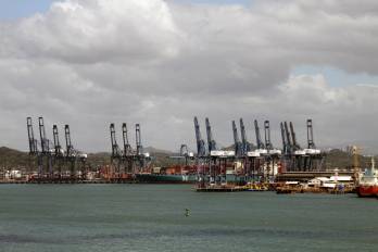Puertos ubicados en la entrada pacífica del Canal de Panamá.