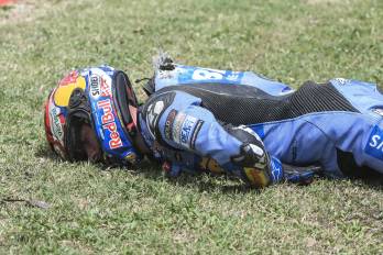Márquez será intervenido quirúrgicamente este mismo domingo para estabilizar la lesión en el hombro.