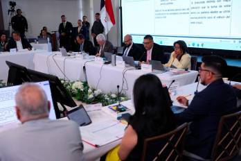 El texto también indica que el Tribunal Electoral reconocerá como candidatos a quienes obtengan la mayor cantidad de firmas válidas hasta completar el número de curules a elegir.