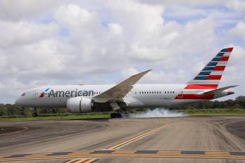 Una avión en el Aeropuerto Internacional de Tocumen.