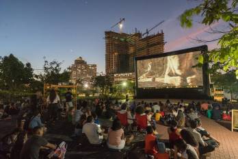 El Cinepicnic no solamente ofrece el cine al aire libre.