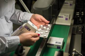 Especialistas destacan el impacto económico de los biosimilares en el mercado farmacéutico.