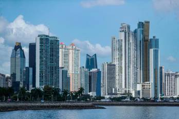 El acceso al mercado global ha permitido a Panamá expandir y diversificar su base de inversionistas.