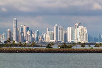 Panamá obtiene un Índice de Estatus de 6.37 sobre 10 (puesto 38 de 137 países), producto de una puntuación de 6.35 en Transformación Política (#45) y 6.39 en Transformación Económica (#35).