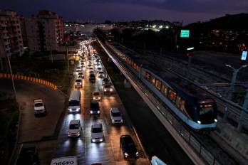 El Metro pretende aliviar el embotellamiento, facilitando el transporte de personas.
