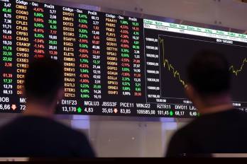 Los inversores del mercado bursátil se encuentran pendientes de que Trump ponga en marcha, el martes, los aranceles del 25% para México y Canadá y de un 10% adicional para China.