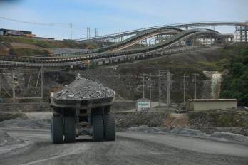 La resolución autoriza la remoción del material de la mina de Donoso, pese a que la auditoría aún no ha concluido.