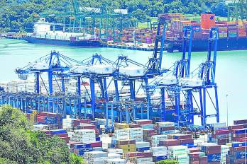 El puerto de Balboa, ubicado en Ciudad de Panamá, forma parte de los dos puertos panameños que están siendo vendidos por CK Hutchison.