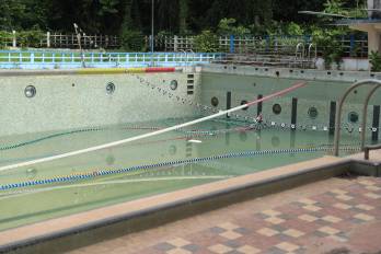 Esta es la piscina que será reconstruida por Pandeportes. Pasará de tener 50 metros de largo por 18 metros de ancho a 50 metros de largo por 25 de ancho.