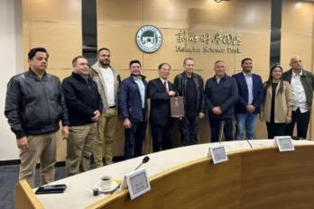 La gira se desarrolla en medio del debate nacional sobre el alcance de las misiones parlamentarias en el exterior.