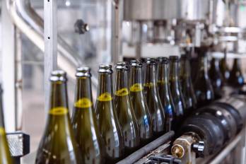 La producción acumulada de bebidas alcohólicas en Panamá durante este primer cuatrimestre ascendió a 96,073,949 litros, frente a los 88,631,601 litros registrados en el mismo lapso de 2025.