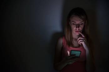 La investigación alerta sobre prácticas de control que pueden derivar en abuso digital.