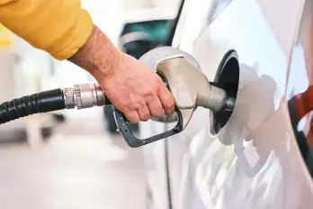 El litro de la gasolina de 95 octanos bajará este viernes un total de 0.008 centésimos.
