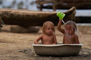 Mientras nueve de cada diez niños viven en pobreza en las comarcas, Panamá destina al gasto social la mitad del promedio de América Latina.