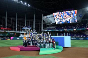 El equipo de Venezuela celebrando el título del Clásico Mundial de Béisbol 2026.