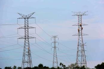 En su diseño inicial, la línea sería construida con una capacidad de operación de 500 kilovoltios.