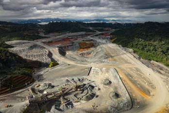 Debido a la suspensión de las operaciones de la mina de cobre, el PIB del país perdió la inyección de 4,8 % y dejó de percibir más de $2.514,00 millones entre ingresos directos al país ‘versus’ exportaciones.