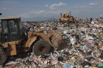 El vertedero de cerro Patacón recibe de 2.200 a 2.500 toneladas de desechos diarios.