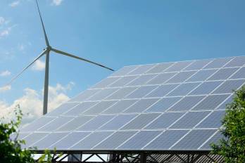 El esquema incluye una combinación de energía renovable y respaldo térmico planificado.