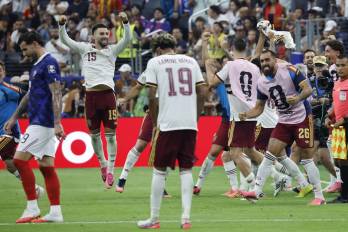 Jugadores de España celebran la clasificación al Mundial 2026.