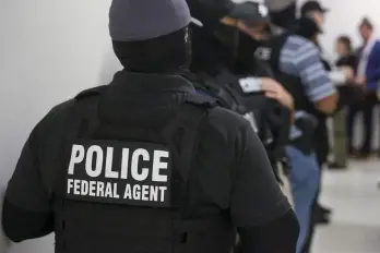 El bebé estuvo retenido por más de tres semanas junto a su hermana de 16 meses.