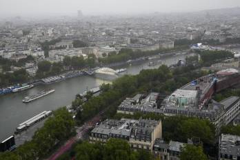 Imagen panorámica en la que se aprecia el río Sena en la ciudad de París.