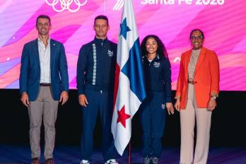 De izquierda a derecha: El director de Pandeportes, Miguel Ordóñez; el tirador con arco Liborio Saavedra; la gimnasta Hillary Heron, y la presidenta del Comité Olímpico de Panamá, Damaris Young.