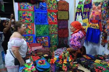 El Centro de Convenciones Atlapa reúne hasta el 2 de agosto a 700 artesanos.