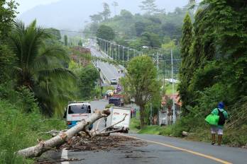 En la imagen se muestra un bloqueo en una carretera en Changuinola, Bocas del Toro.