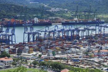 El puerto de Balboa, ubicado en Ciudad de Panamá, forma parte de los dos puertos panameños que están siendo vendidos por CK Hutchison.