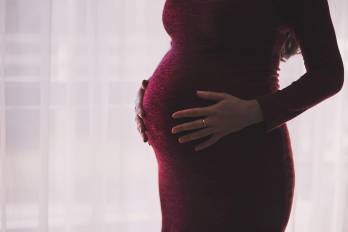 La mayoría de las muertes maternas podrían haberse prevenido, destacando la ineficacia de los sistemas de salud en países de ingresos bajos y medianos.