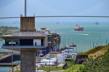 El canal de Panamá fue construido por Estados Unidos, que lo inauguró en 1914 y lo administró hasta su traspaso al Estado panameño el 31 de diciembre de 1999.