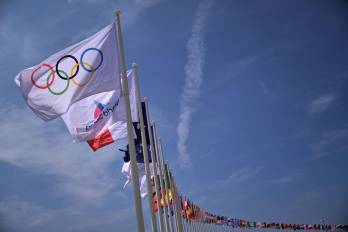 Bandera con el logo de los Juegos Olímpicos.