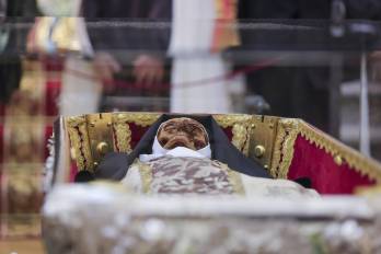 Por primera vez en este siglo, ha tenido lugar la exposición pública de Santa Teresa de Jesús para su veneración en la Basílica de la Anunciación de Nuestra Señora del Carmen, en la localidad salmantina de Alba de Tormes.