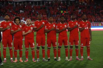 Jugadores de la selección de Panamá durante el partido ante Surinam.