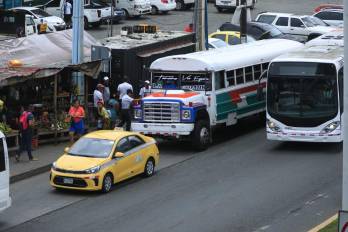 Transporte público desde la zona este de la ciudad capital.
