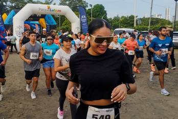La jornada inició a las 6:00 de la mañana con dos recorridos de 5 y 1 kilómetro, en los que participaron niños, jóvenes, adultos