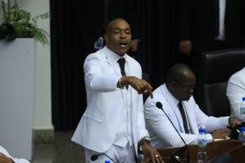 Jairo Salazar habilita a su suplente hasta junio de 2026