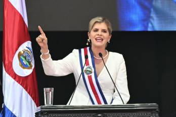 Fernández arrancó su primer mensaje presidencial asegurando que su primera decisión como mandataria fue encomendar su gobierno a Dios.
