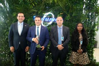 De izquierda a derecha: Kevin Marino Cabrera, embajador de Estados Unidos en Panamá; José Ruiz Blanco, gerente general del AITSA; junto a Gonzalo Montoya y Lydia Webb, ejecutivos de la firma Cirium.