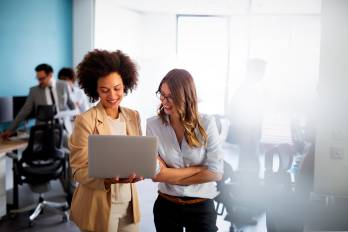 Las mujeres jóvenes, educación y empleo