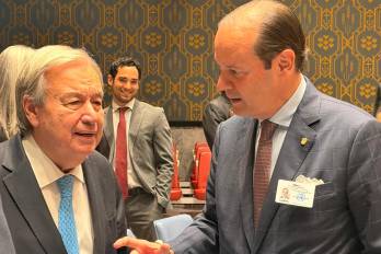 El secretario general de las Naciones Unidas, António Guterres, conversa con el canciller panameño antes de empezar la reunión del Consejo de Seguridad.