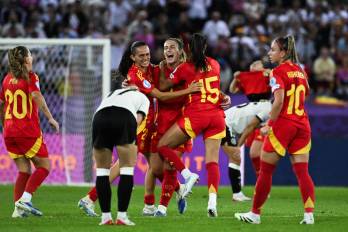 El equipo de la selección de España femenino celebrando el pase a la final.