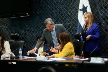 Desde descuentos por día hasta multas mensuales, los diputados debaten cómo castigar la inasistencia al pleno.