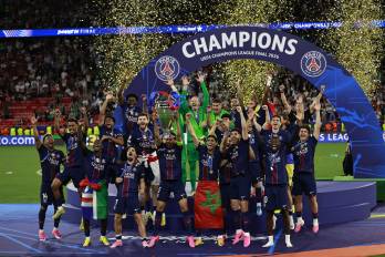 Jugadores del PSG celebrando el bicampeonato de la Champions League.