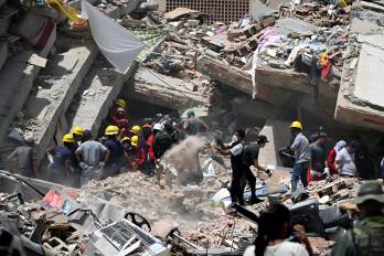 La escala de la destrucción todavía es visible a cinco días de los terremotos.